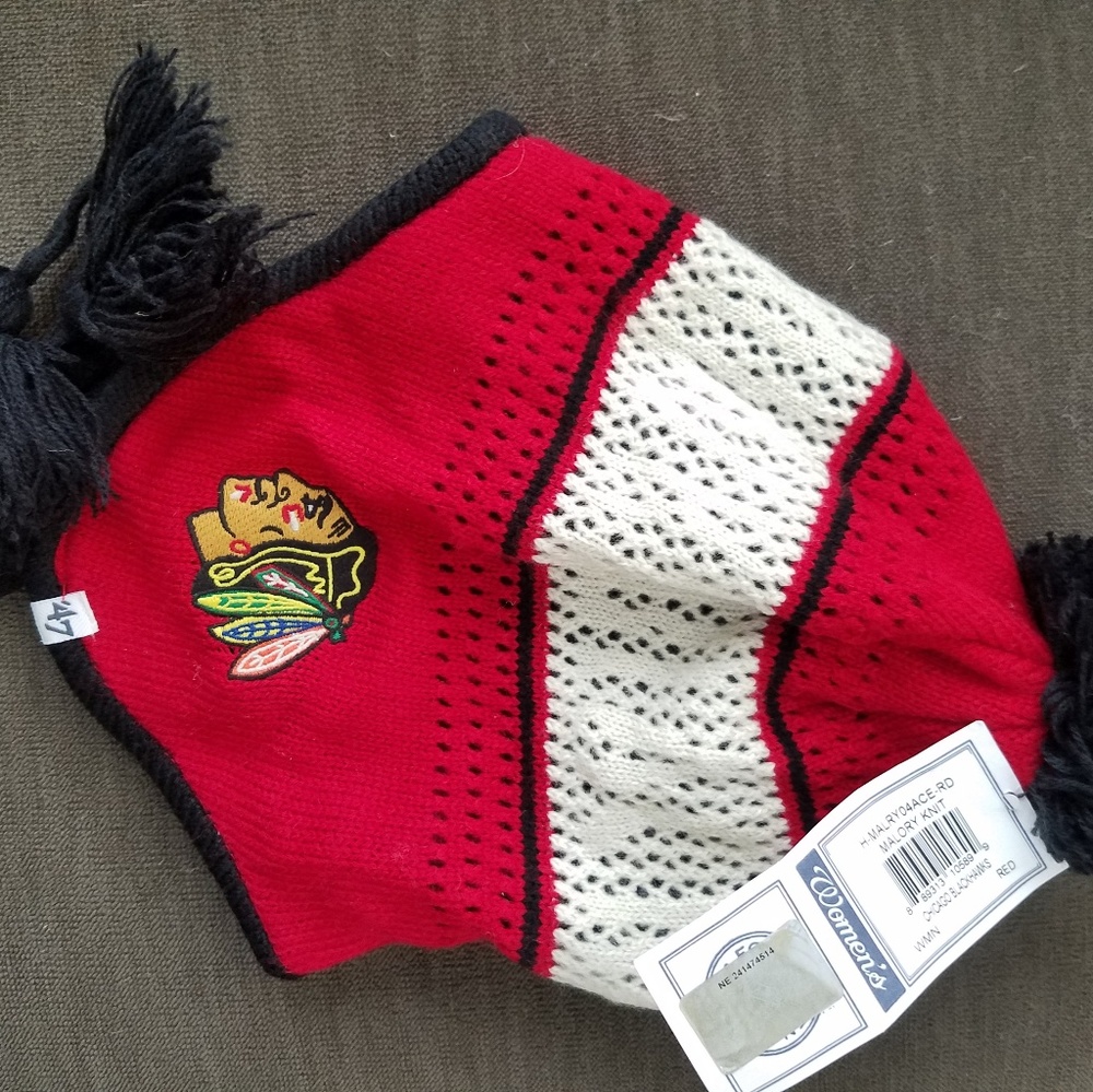 Womens blackhawks hat NWT